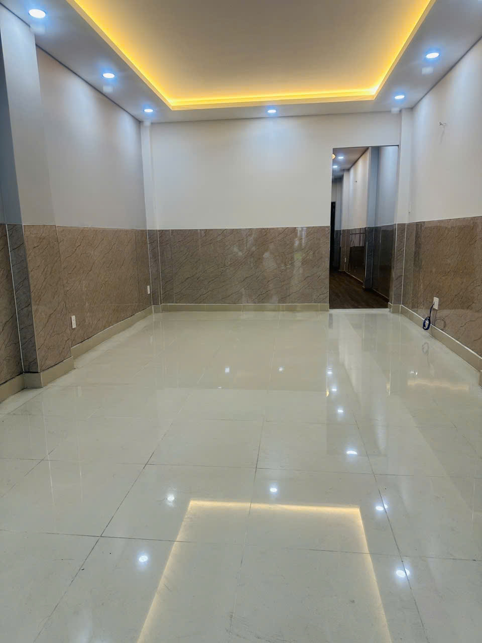 Bán nhà Nguyễn Thị Thập Quận 7, 4 lầu 143  m2 .<br>5x29 , 5PN chỉ 16,5 tỷ - Ảnh 2