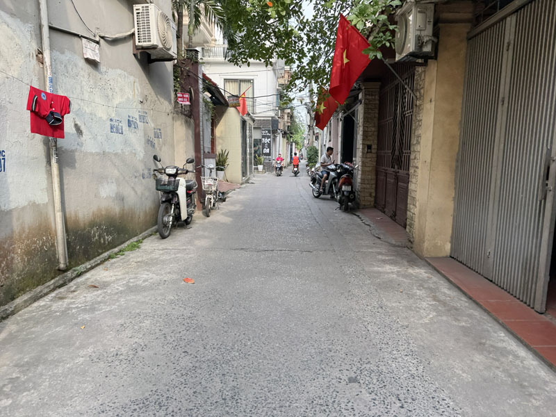 Bán nhà 3 mặt thoáng DT: 47,6m2, 3 tầng cũ tại Vũ Xuân Thiều, Sài Đồng. Đường thông xe ô tô 7 chỗ - Ảnh chính