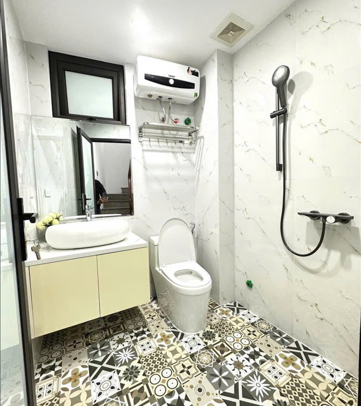 HOT!!! NHÀ TẬP THỂ KHU B NGHĨA TÂN – TẦNG 4 – 65M- 2 NGỦ - 2 VỆ SINH – GIÁ 3 TỶ 900 - Ảnh 2