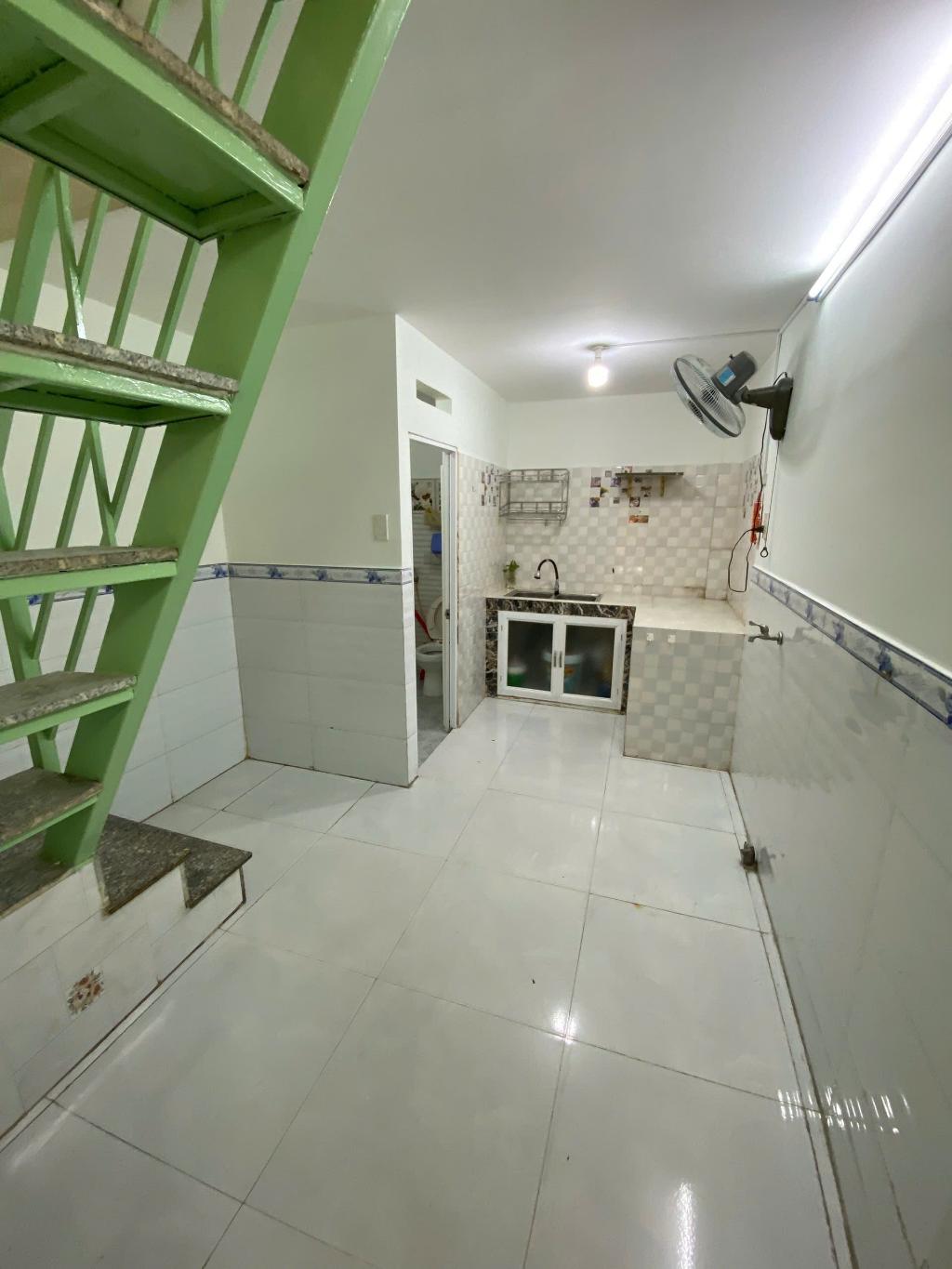 Bán nhà đường 100 Bình Thới, gần vòng xoay Lê Đại Hành, Q11, 3x7 - 3 tầng, chỉ hơn 3 tỷ - Ảnh 1
