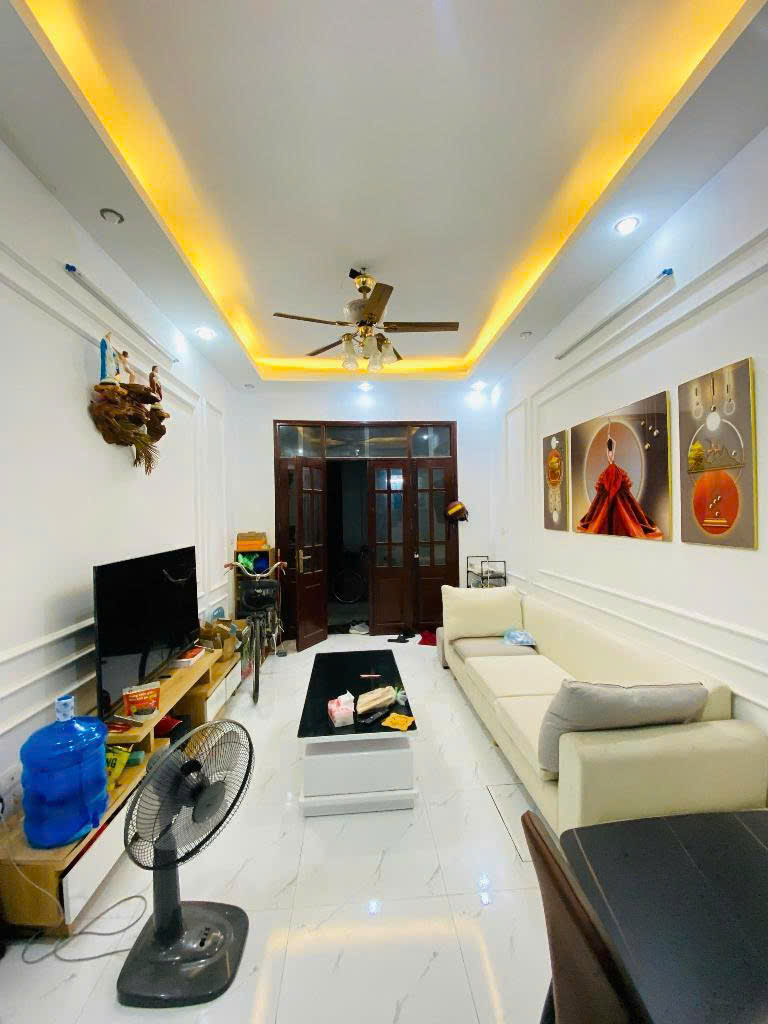 CẦN BÁN GẤP NHÀ PHỐ TÂN MAI HOÀNG MAI BA GÁC ĐỖ CỬA 32M 5 TẦNG GIÁ NHỈNH 6 TỶ - Ảnh 1