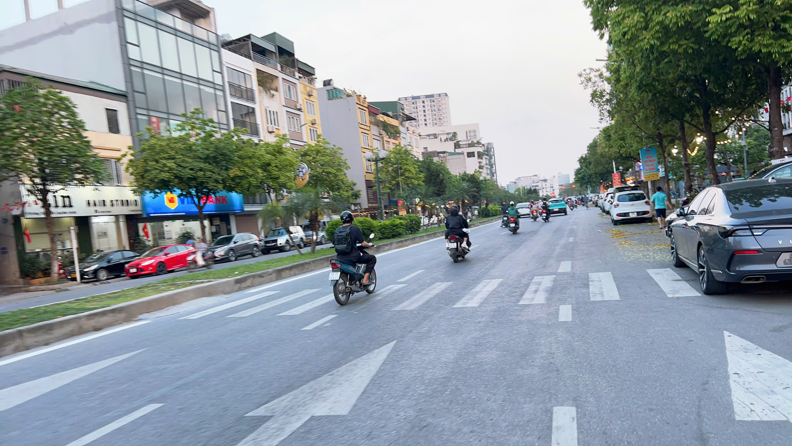 CHỦ TẶNG NỘI THẤT 2 TỶ, SIÊU PHẨM HỒNG TIẾN 80M, 6T, MT5M, 2 THOÁNG, THANG MÁY, SÁT PHỐ. - Ảnh 1