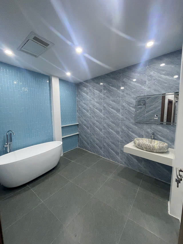 NHÀ MỚI DÂN XÂY NGÕ RỘNG BA GÁC QUA Ngọc Thụy-Long Biên 45m2,4 tầng X 8.5 tỷ. - Ảnh 4