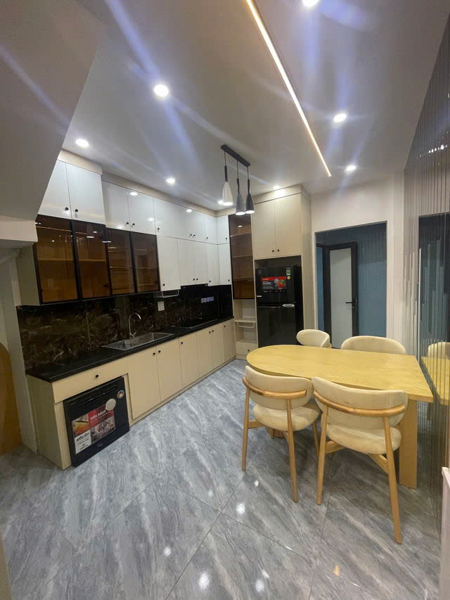 NHÀ MỚI DÂN XÂY NGÕ RỘNG BA GÁC QUA Ngọc Thụy-Long Biên 45m2,4 tầng X 8.5 tỷ. - Ảnh 3