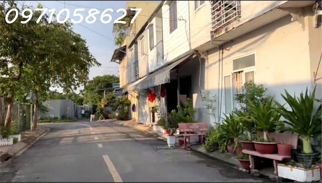 Chính chủ cần bán nhà trung tâm Hóc Môn - đường xe hơi đậu cửa - DT 900m2 - giá đầu tư - Ảnh 1