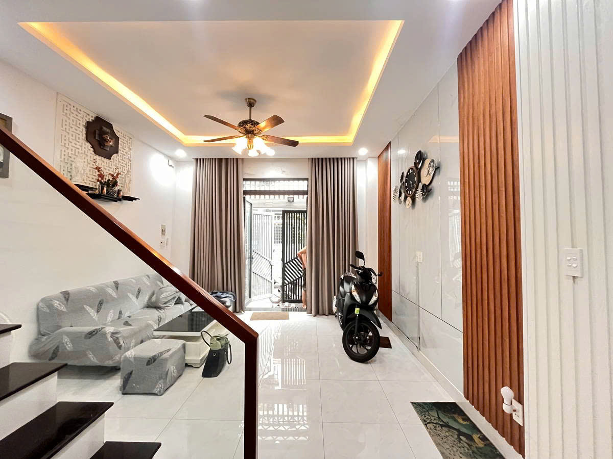 GIÁ MỀM NHẤT TÂN BÌNH : (P5) Cách Mạng Tháng 8 - 7.5 tỷ -Kết cấu: trệt, 2 lầu BTCT,  st, 4pn , 4wc - Ảnh 1