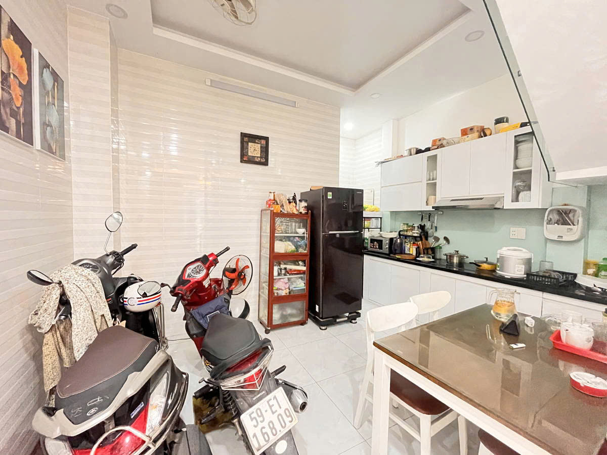 GIÁ MỀM NHẤT TÂN BÌNH : (P5) Cách Mạng Tháng 8 - 7.5 tỷ -Kết cấu: trệt, 2 lầu BTCT,  st, 4pn , 4wc - Ảnh chính