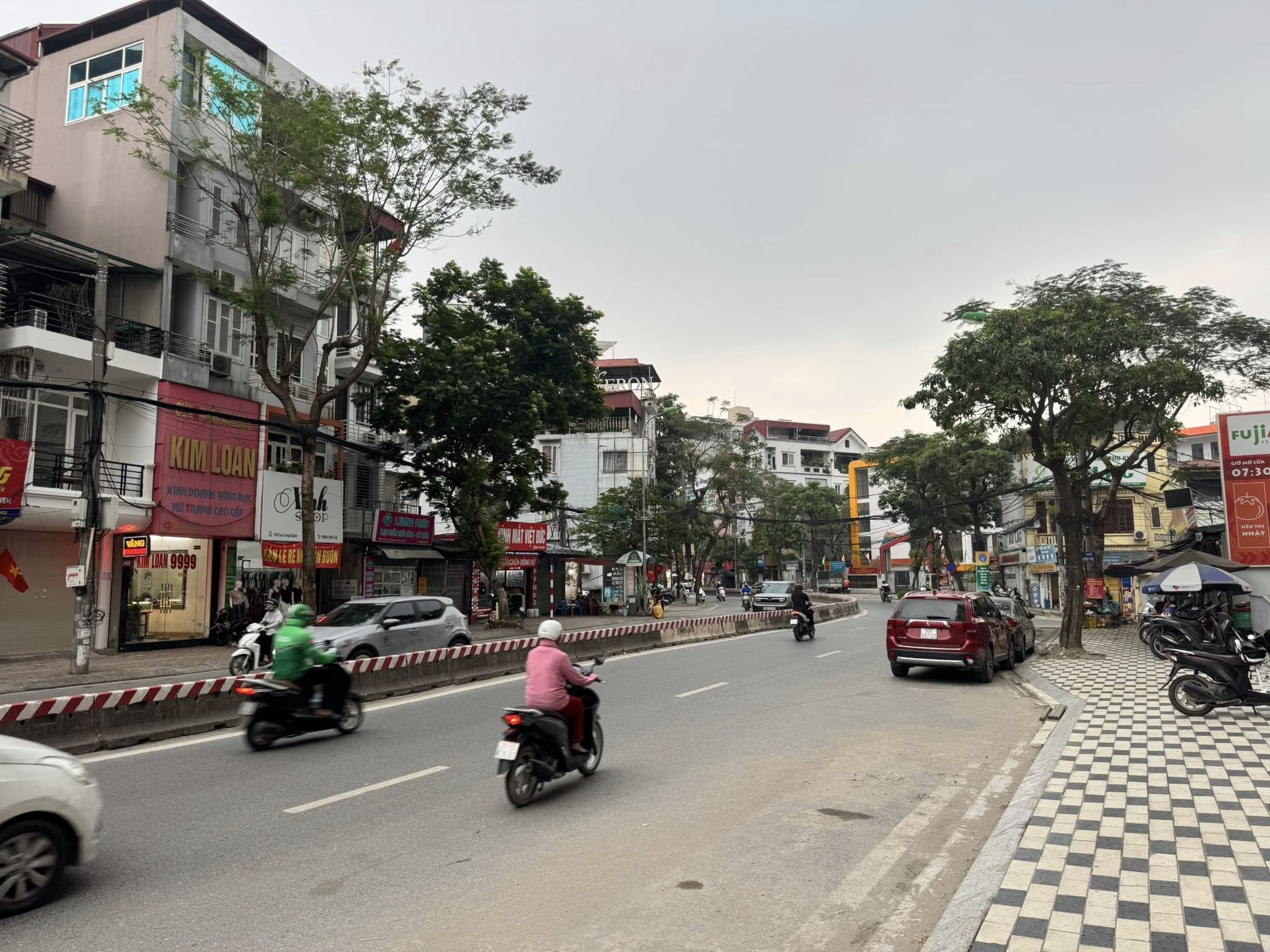 VỊ TRÍ ĐẮC ĐỊA - Mặt Phố Lạc Long Quân, Cầu Giấy 140/151m, 5Tầng, MT 7.1m 88 Tỷ - Ảnh 1