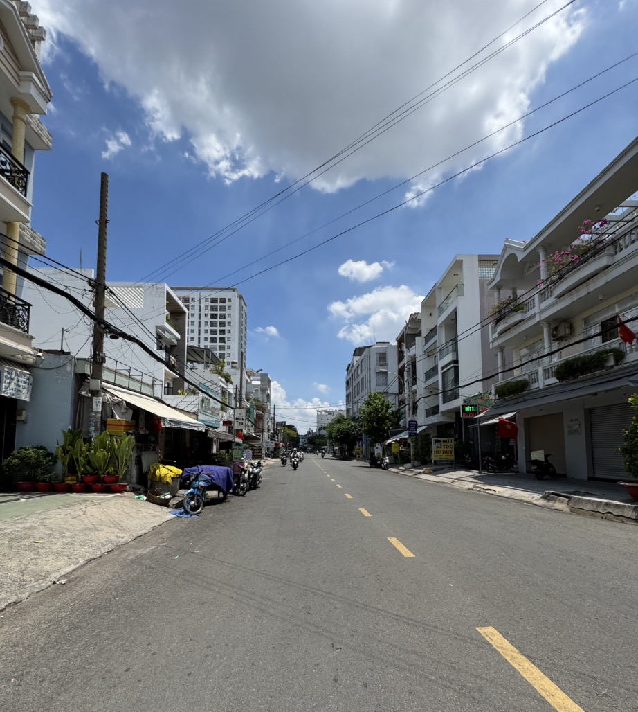 MẶT PHỐ SẦM UẤT KINH DOANH NHIỀU LĨNH VỰC - KHU TÊN LỬA NGAY GIAO LỘ TRỤC SỐ 7 VÀ SỐ 4 - NHÀ 4 TẦNG - Ảnh chính