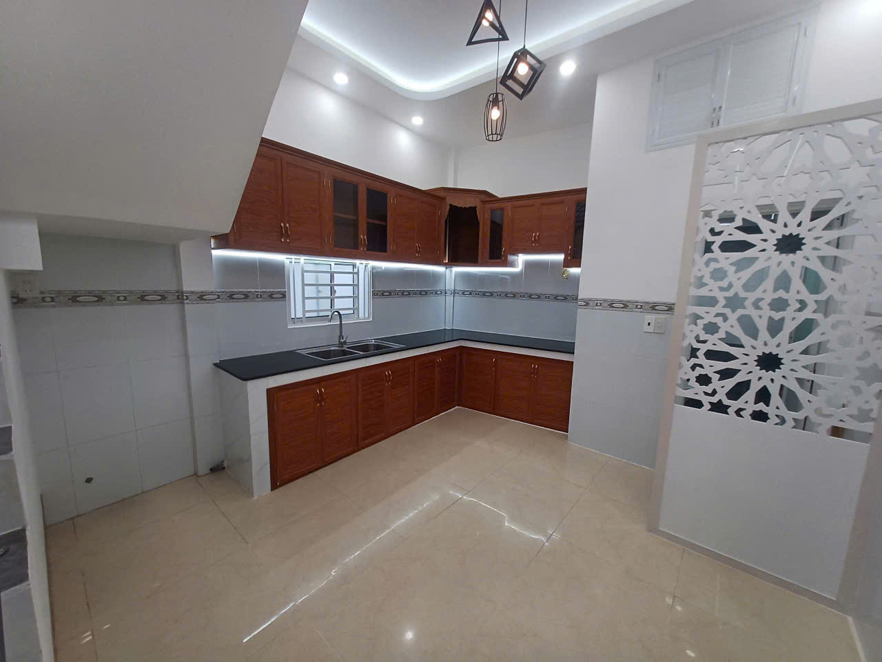 Bán nhà đẹp trệt lầu nằm trên mặt tiền hẻm 2 đường Bùi Hữu Nghĩa, Bình Thủy, Cần Thơ - Ảnh 3