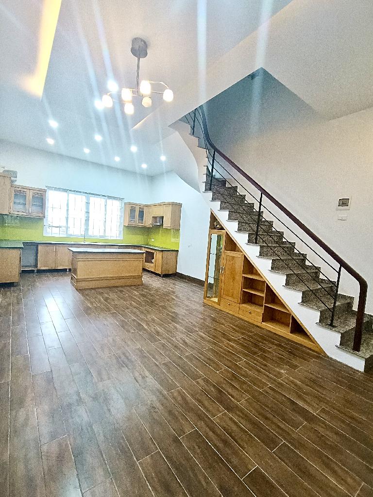 KINH DOANH - HAI THOÁNG - Ô TÔ GẦN - BÃI XE NGAY NHÀ - LẠC LONG QUÂN - GẦN 50M2 - HƠN 9 TỶ - Ảnh chính