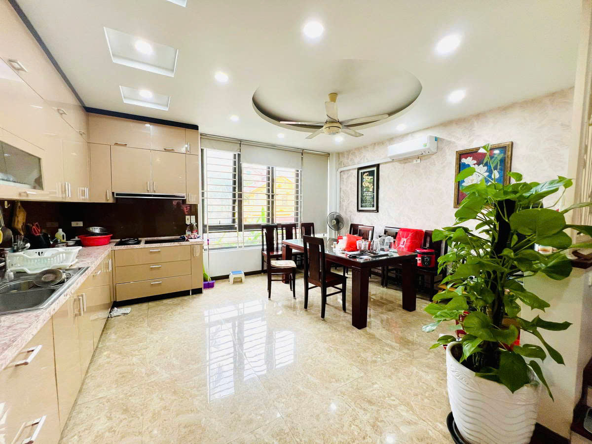 NAHF ĐẸP NGÕ THÔNG Ô TO VÀO NHÀ Bồ Đề 106m2,X  5 tầng, mặt tiền 4m,30 tỷ Long Biên. - Ảnh 1