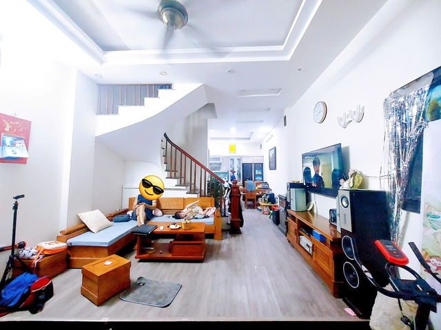 NHÀ DÂN XÂY MẶT NGÕ THÔNG Ô TÔ Bắc Cầu 44m2,X 4 tầng,mặt tiền 4.4m, 5.6 tỷ Long Biên. - Ảnh chính