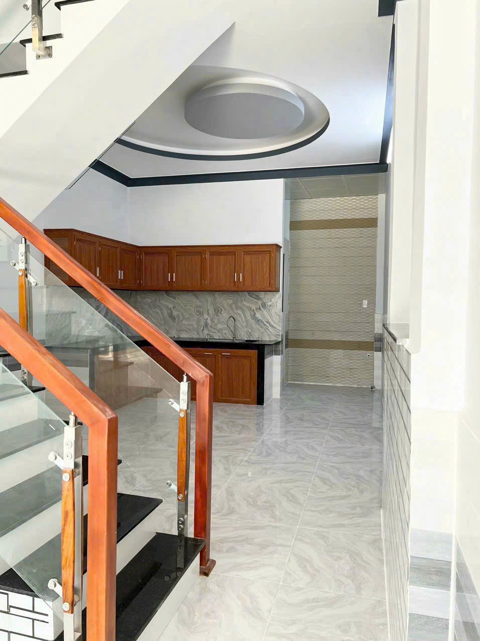 Chủ kẹt tiền cần bán gấp nhà 60M2, Quốc Lộ 50, SR giá 1,5T - Ảnh 1