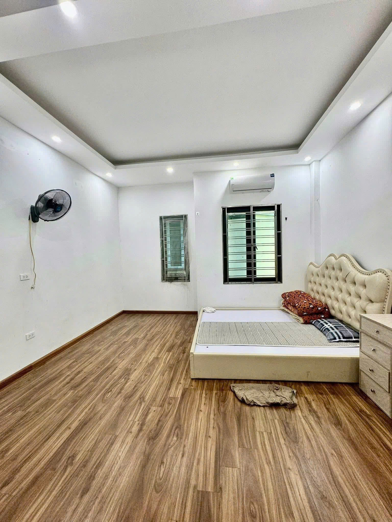 Bán Nhà Ngõ 1194 Đường Láng Nhà Đẹp DT 38m2 5 tầng MT 4.5m Giá 9.6 tỷ - Ảnh 2