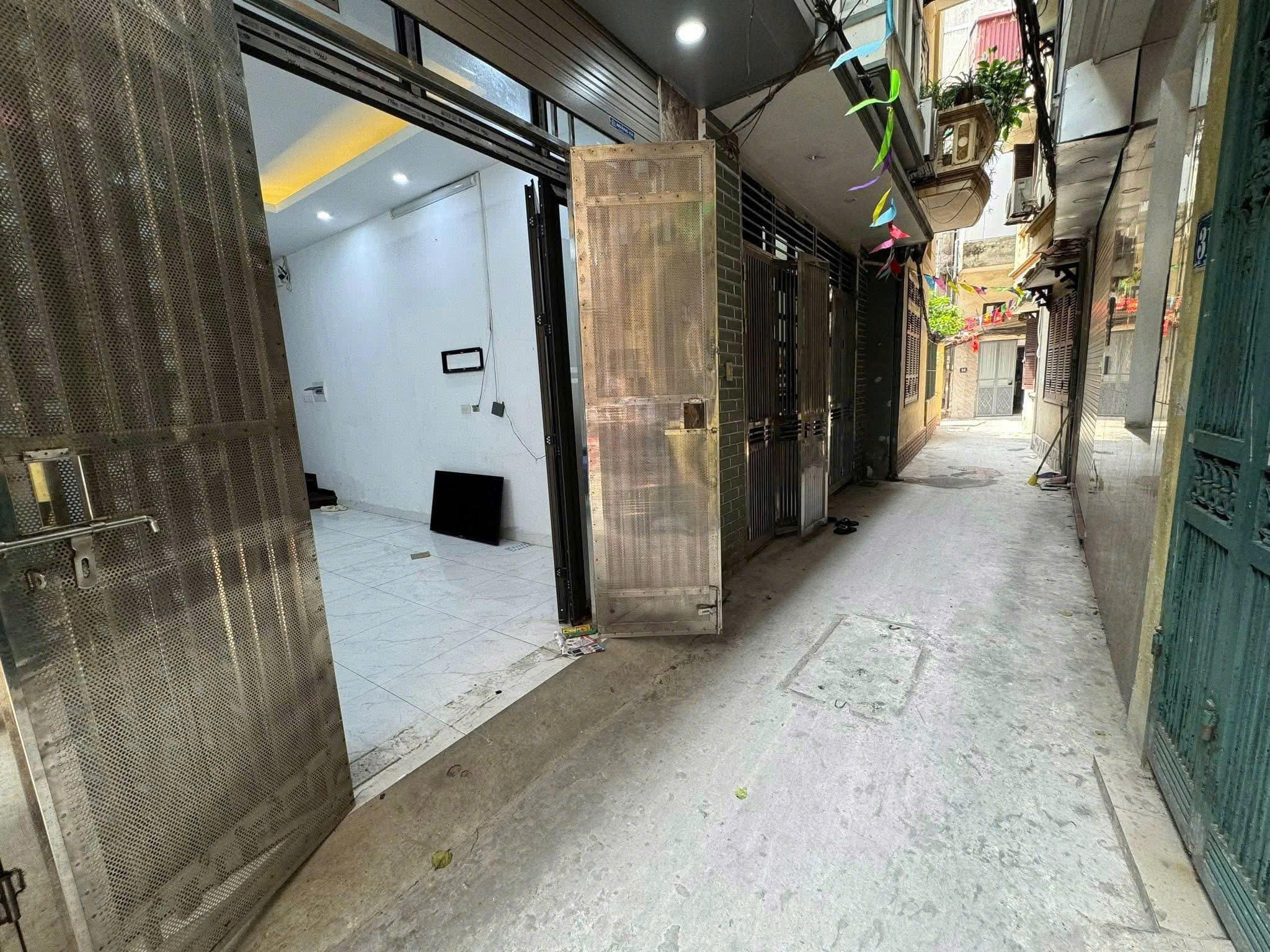 Bán Nhà Ngõ 1194 Đường Láng Nhà Đẹp DT 38m2 5 tầng MT 4.5m Giá 9.6 tỷ - Ảnh 3