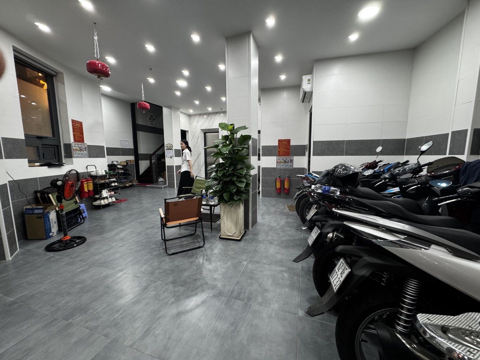 BÁN TÒA NHÀ 13 CĂN HỘ DỊCH VỤ CAO CẤP MẶT TIỀN PHẠM VĂN ĐỒNG  4 TẦNG - NGANG 9M - NGAY CÔNG VIÊN - Ảnh 3