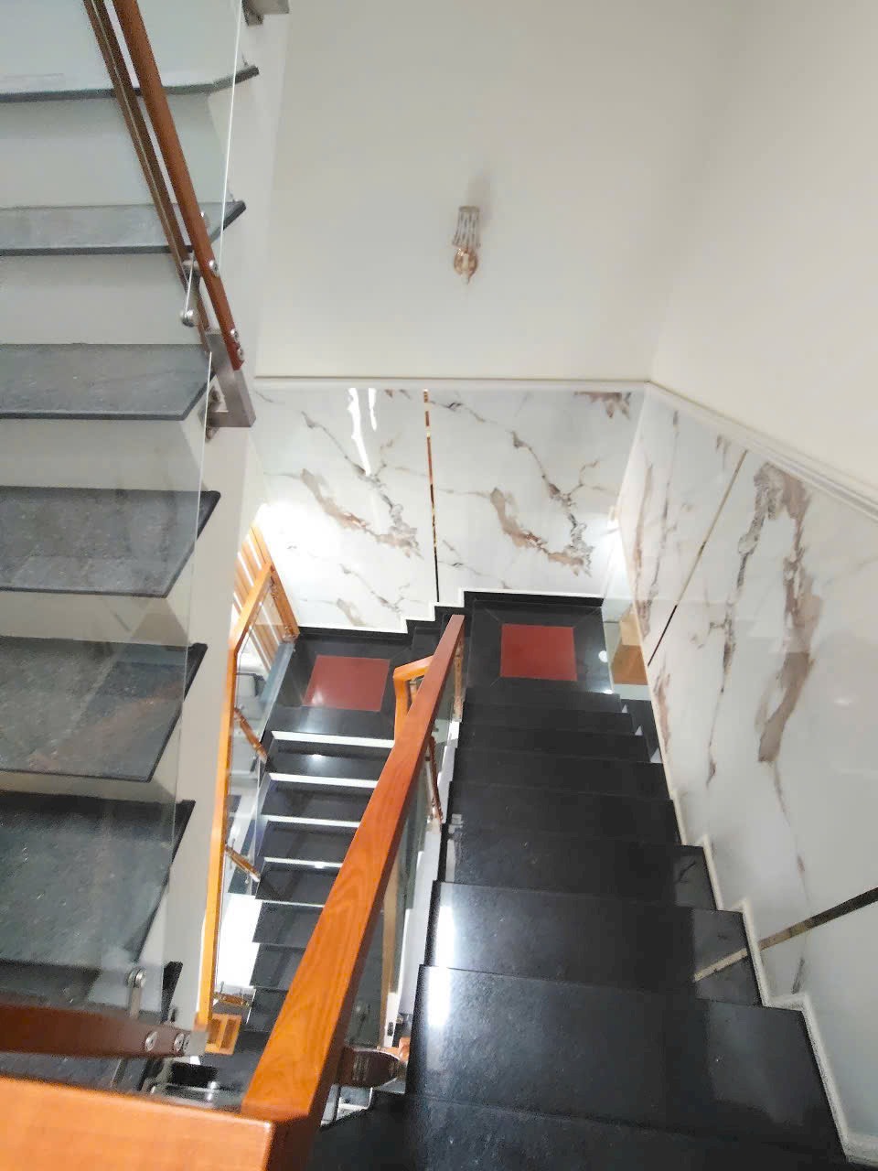 KHÔNG THỂ GỒNG NGÂN HÀNG ĐƯỢC NỮA NÊN CẦN BÁN GẤP NHÀ 2 TỶ - Ảnh 3