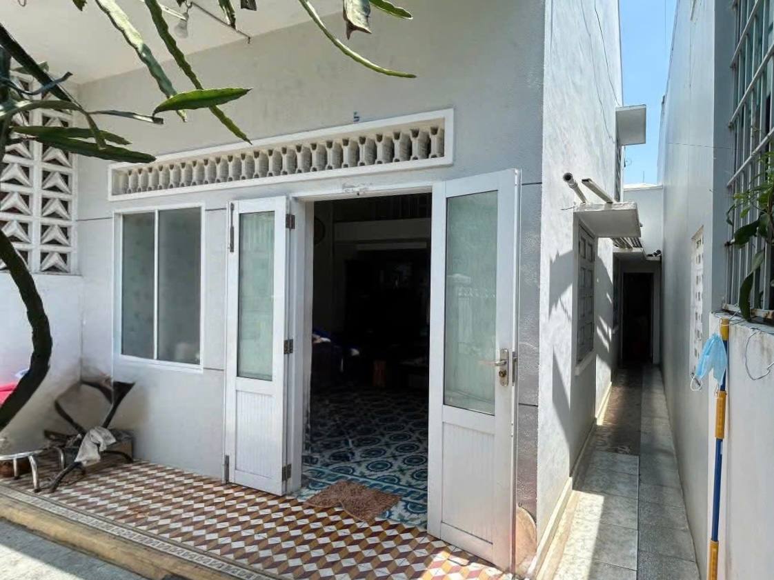 BÁN ĐẤT TẶNG NHÀ CẤP 4 HẺM OTO PHƯỚC HẢI, NHA TRANG - Ảnh 1