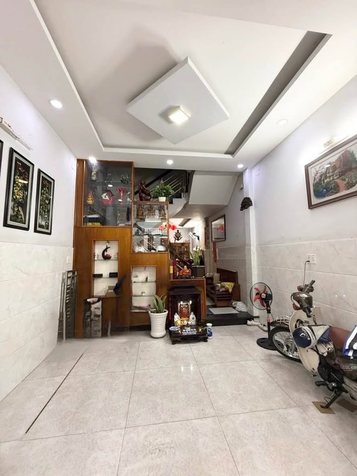 Tôi cần bán căn nhà Cách Mạng Tháng Tám, Diện tích 60m2, giá chào 5.8 tỷ - Ảnh chính