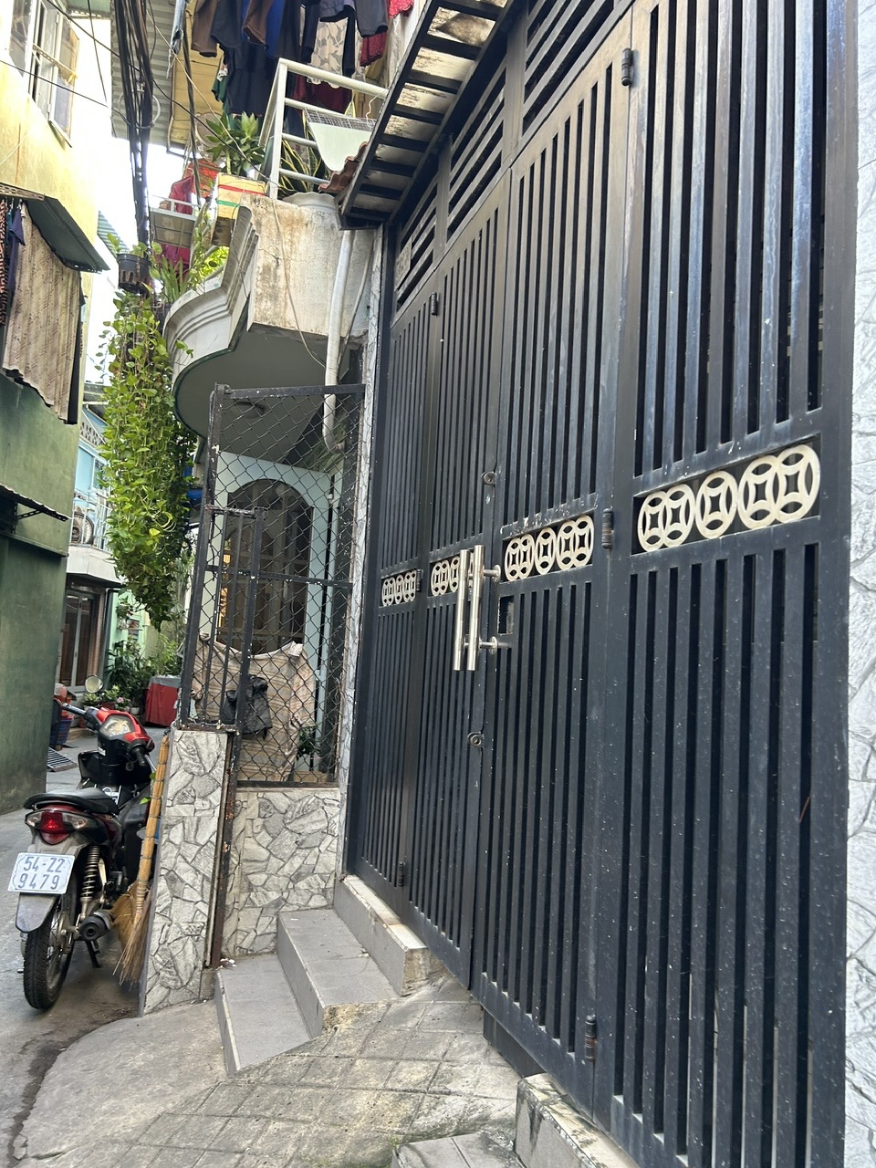 NHÀ BÁN NẰM TRONG TRUNG TÂM TP CÓ 4 TẦNG LUÔN MÀ CHỈ CÓ HƠN 4 TỶ- Q4- KHU THUẬN TIỆN ĐI LẠI GẦN - Ảnh 2