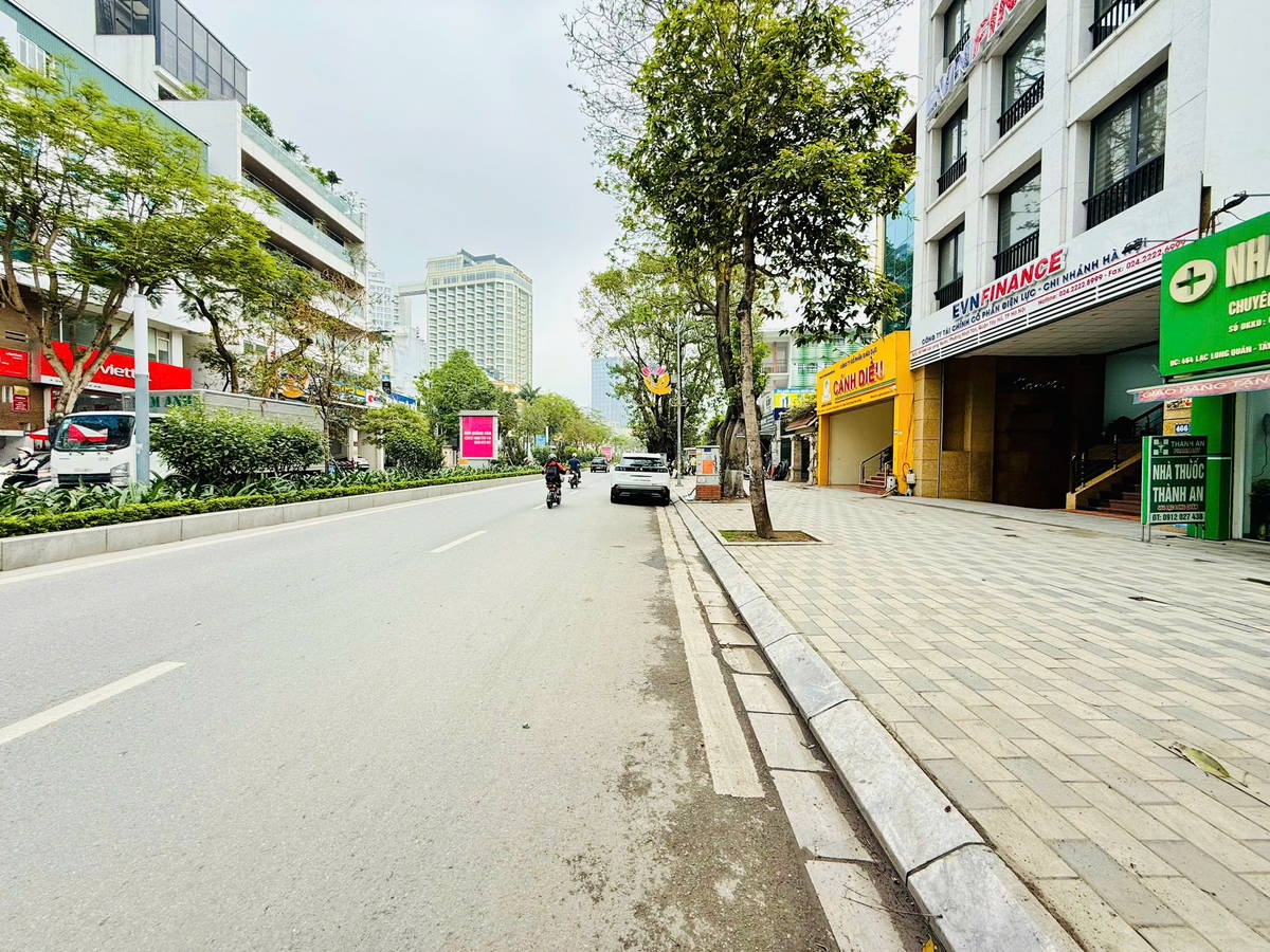 BÁN NHÀ MẶT PHỐ LẠC LONG QUÂN.TÂY HỒ. 35M2 5T MT 3.5M GIÁ 16,8TỶSIÊU PHẨM KINH DOANH – NGÕ TO NHƯ - Ảnh chính