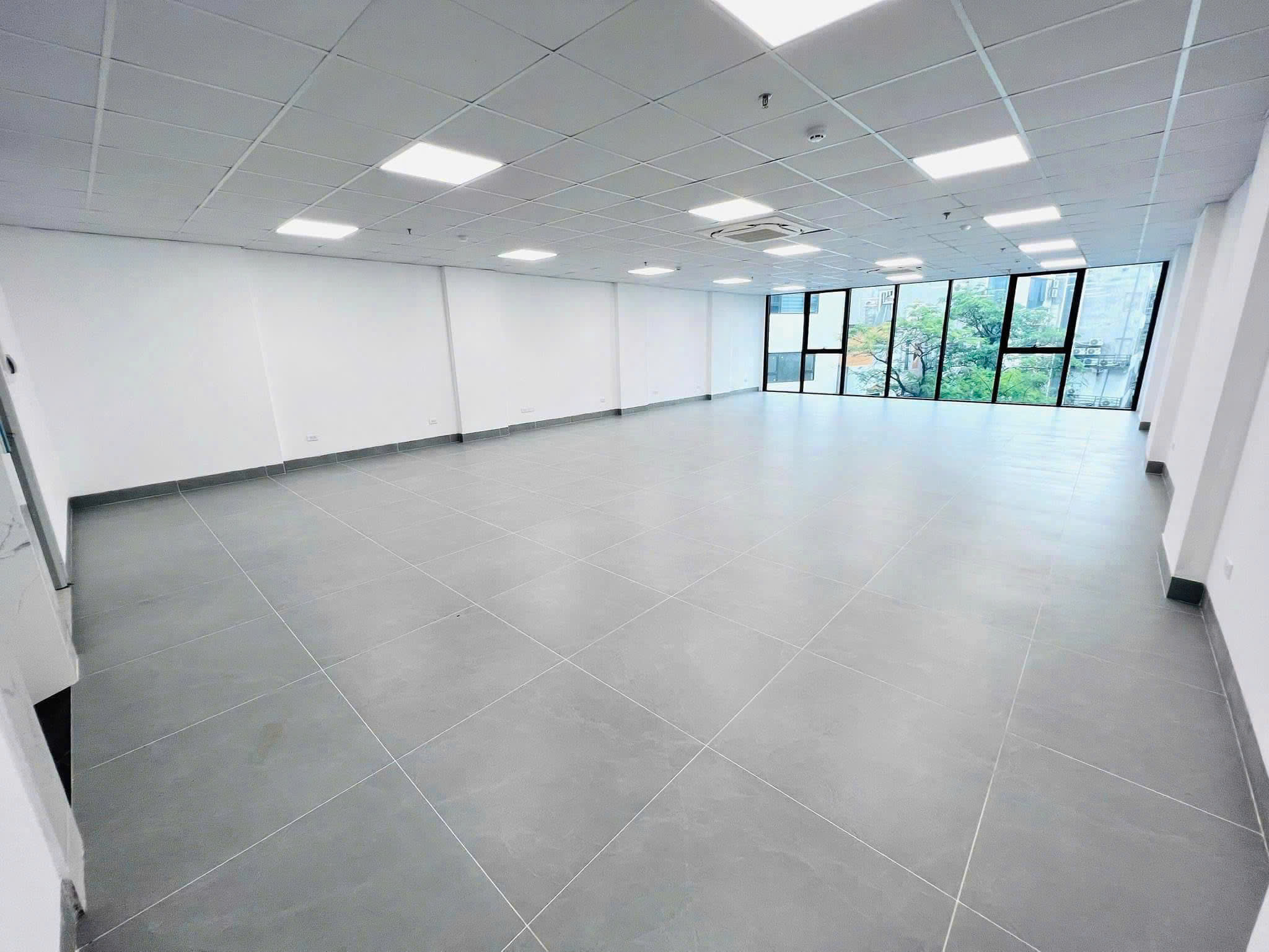 SIÊU HIẾM! TÒA VP PHỐ NGUYỄN CHÍ THANH - 60M² x 7 TẦNG THANG MÁY - MT RỘNG - Ô TÔ ĐỖ - GIÁ 23,5 TỶ - Ảnh 2