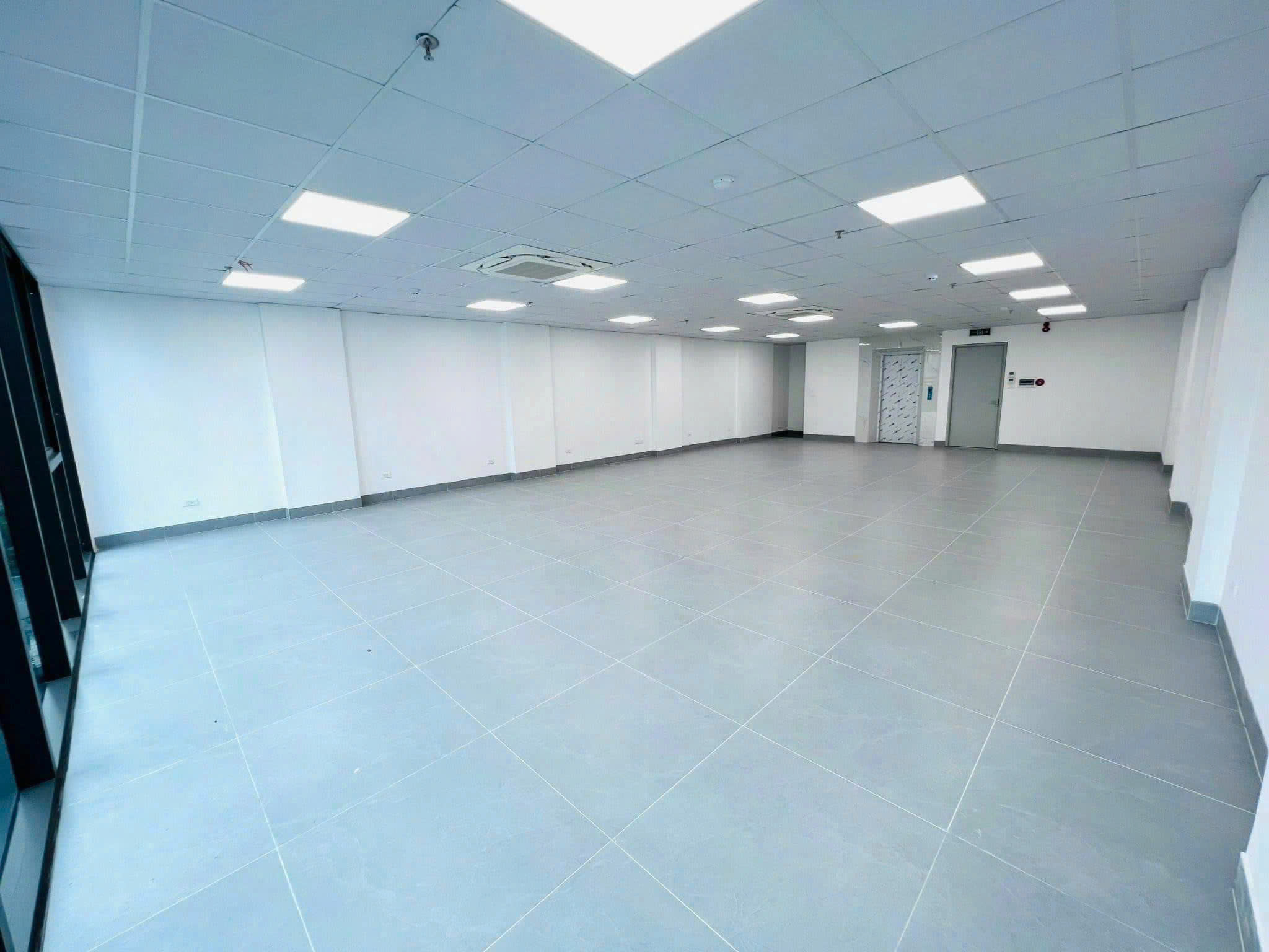 SIÊU HIẾM! TÒA VP PHỐ NGUYỄN CHÍ THANH - 60M² x 7 TẦNG THANG MÁY - MT RỘNG - Ô TÔ ĐỖ - GIÁ 23,5 TỶ - Ảnh 1