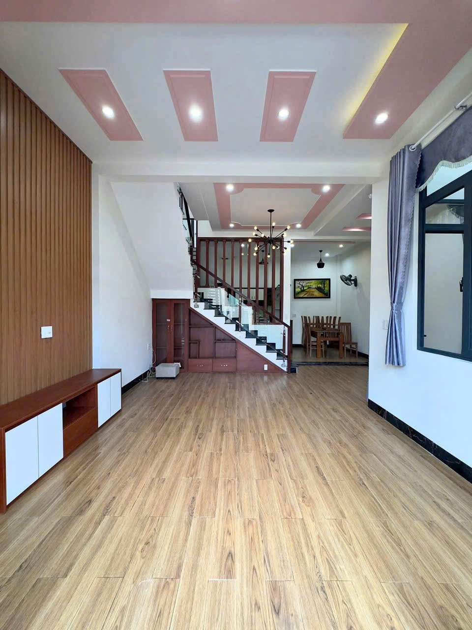 Bán nhà 1 trệt 1 lầu mới tinh, đường oto thông, gần cầu suối mau chỉ 2tỷ750 - Ảnh 1