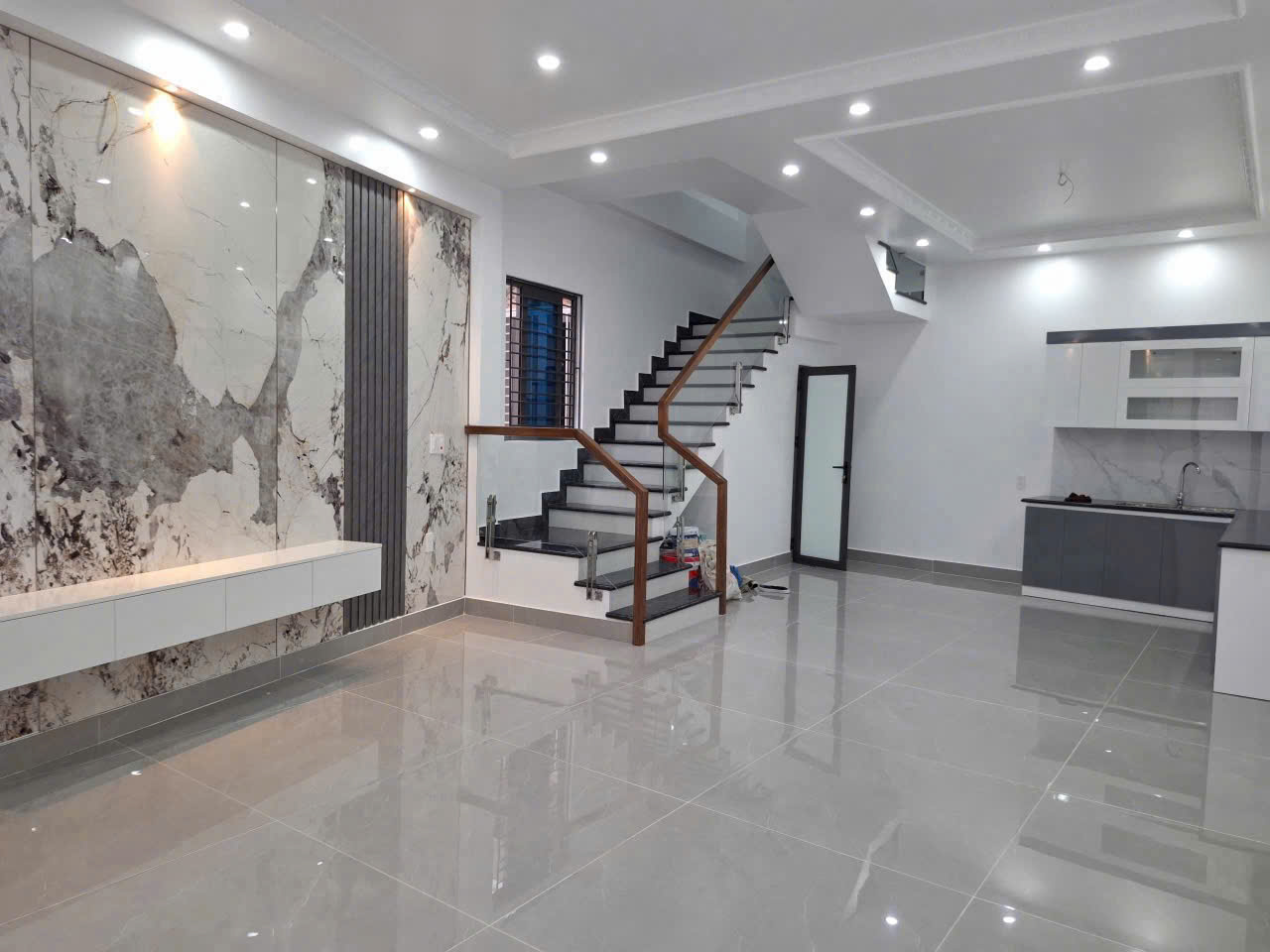 CĂN GÓC - 3 TẦNG - ĐỘC LẬP - Ô TÔ ĐỖ CỬA - TẠI ĐỒNG HOÀ - PHÁP LÝ ĐẦY ĐỦ - Ảnh 1