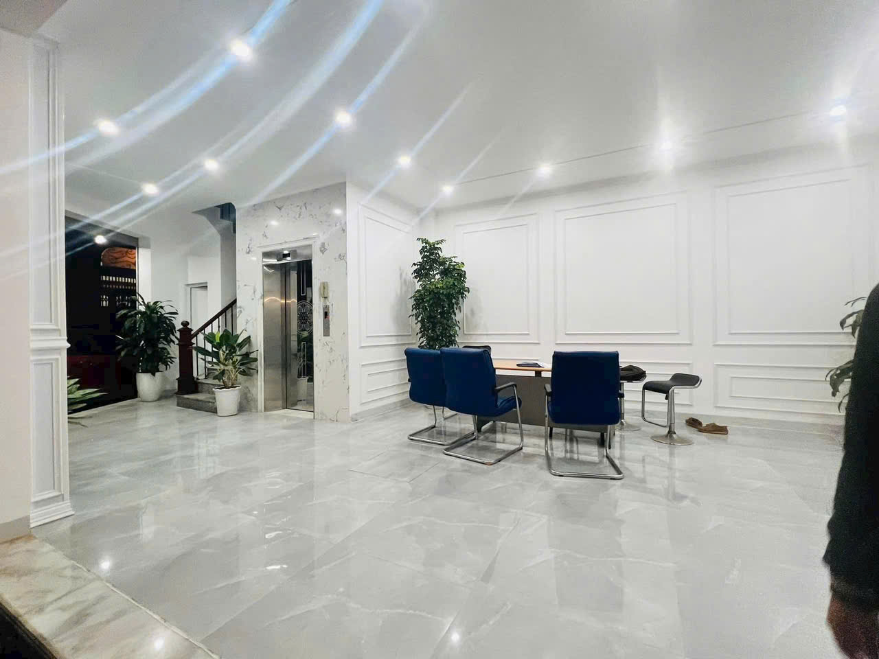 Khuât Duy Tiến Thang Máy - Kinh Doanh Oto Đỗ Cửa DT 50m x 8 tầng Giá 25.9 tỷ - Ảnh chính