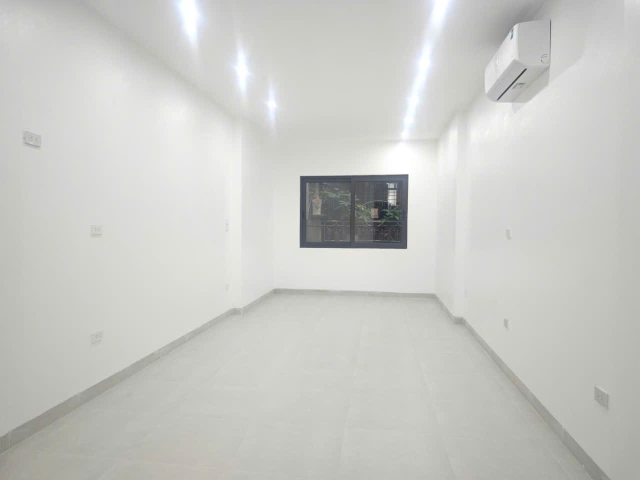 RẺ - ĐẸP - LẠI SANG - NHÀ PHỐ TIỂU CÔNG NGHỆ - TIỆN LỢI GIAO THÔNG - CÔNG DANH RỘNG MỞ - Ảnh 1