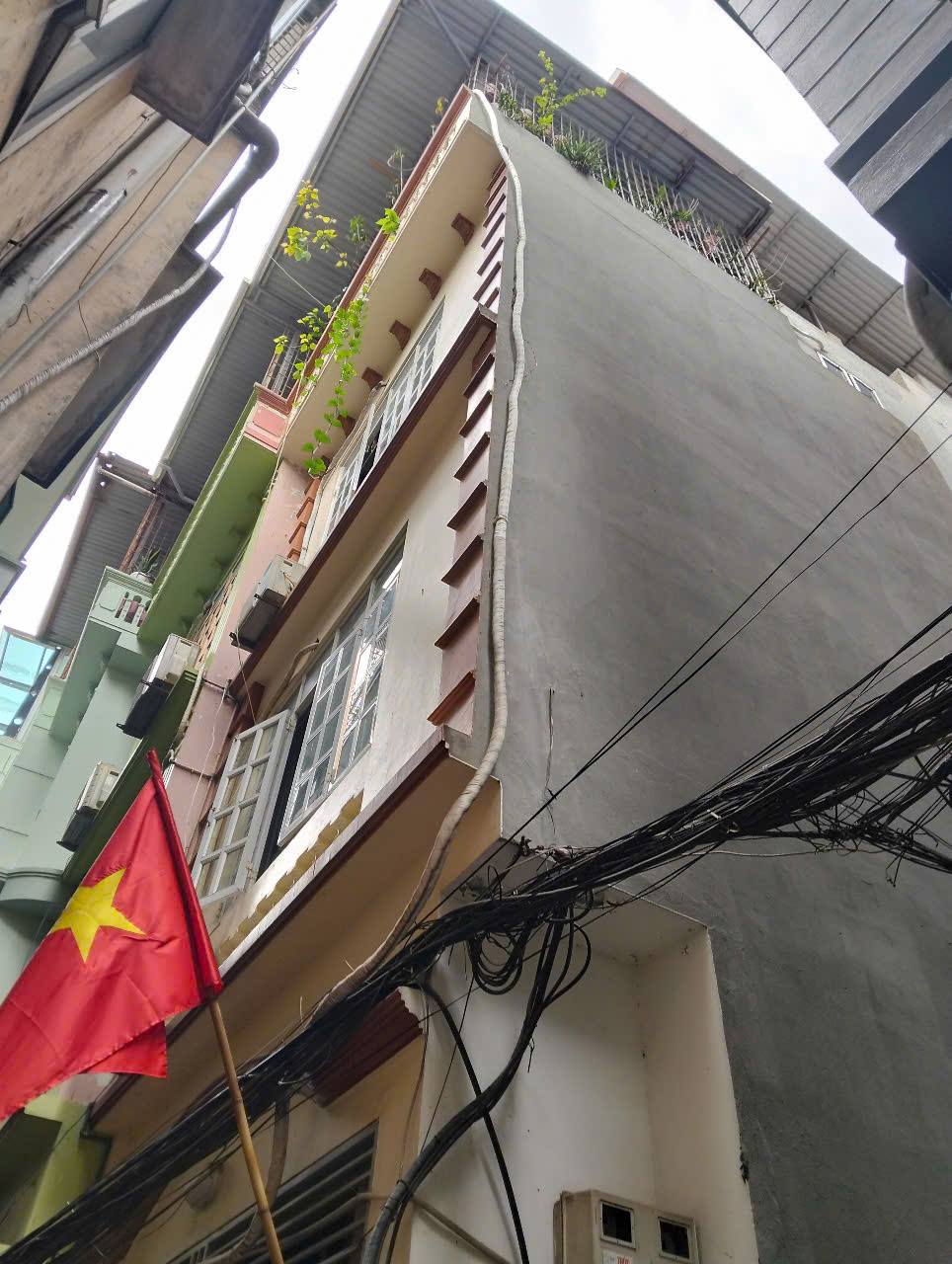Hoàng ngân 31 m2 x 4 tầng mt 3.9 lô góc 7.5 tỷ ô tô cách cửa 7 m q.thanh xuân - Ảnh chính