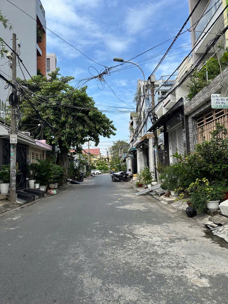 QUẬN 7 - PHƯỜNG TÂN KIỂNG. 240m2 - 7 PHÒNG - DÒNG TIỀN KHỦNG - NHỈNH 10T - Ảnh 1