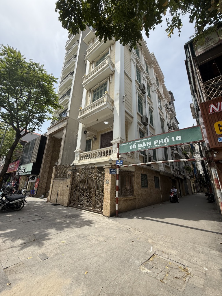 Nhà hiếm tựa tranh – ô tô dừng chân – tài lộc chảy mạnh như dòng sông xuân,  Nguyễn Huy Tưởng – - Ảnh chính