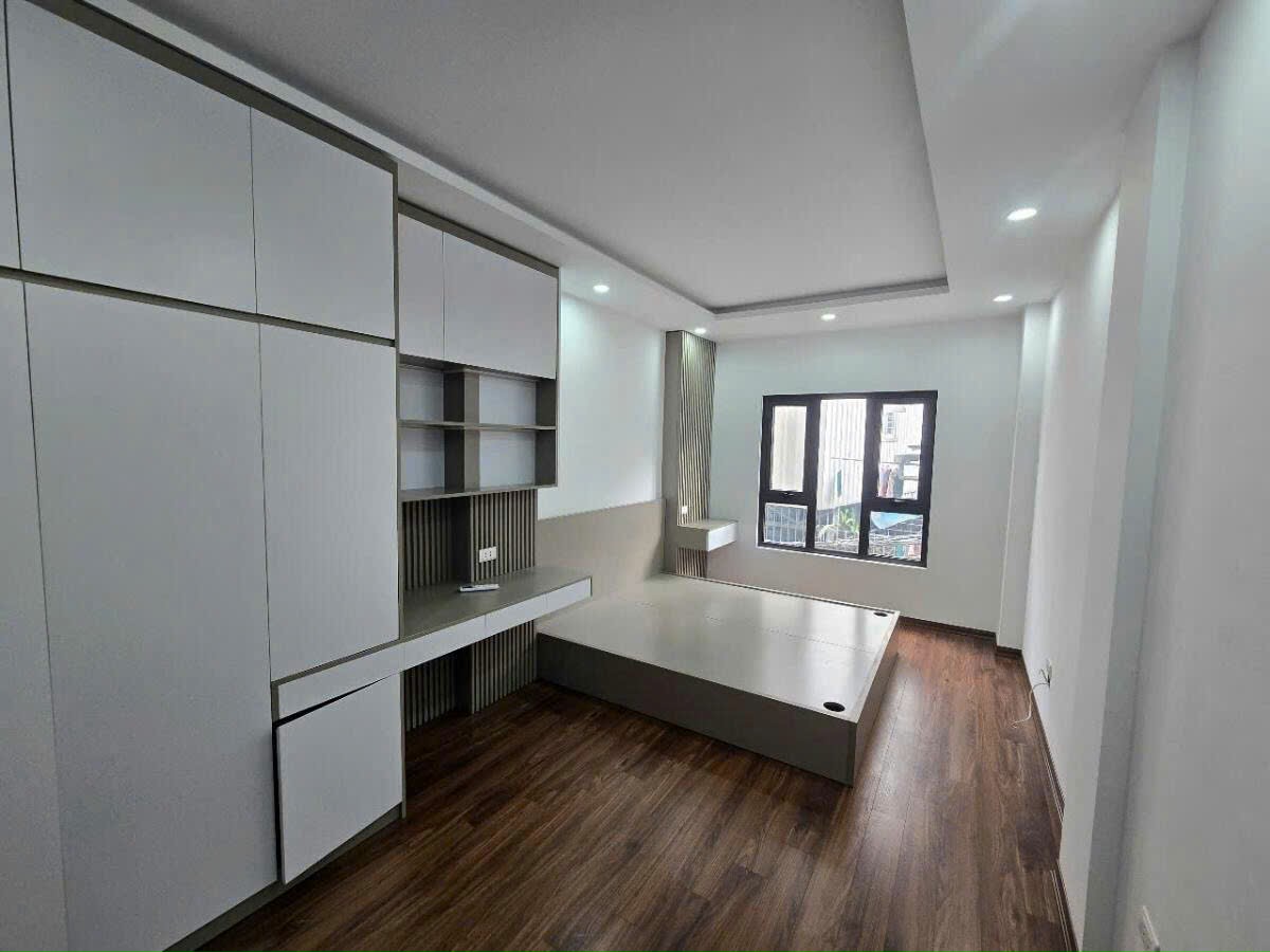 Hoàng Cầu 30m2 x 6 tầng - Lô góc 2 thoáng - Ngõ nông, gần ô tô dừng đỗ. - Ảnh 1