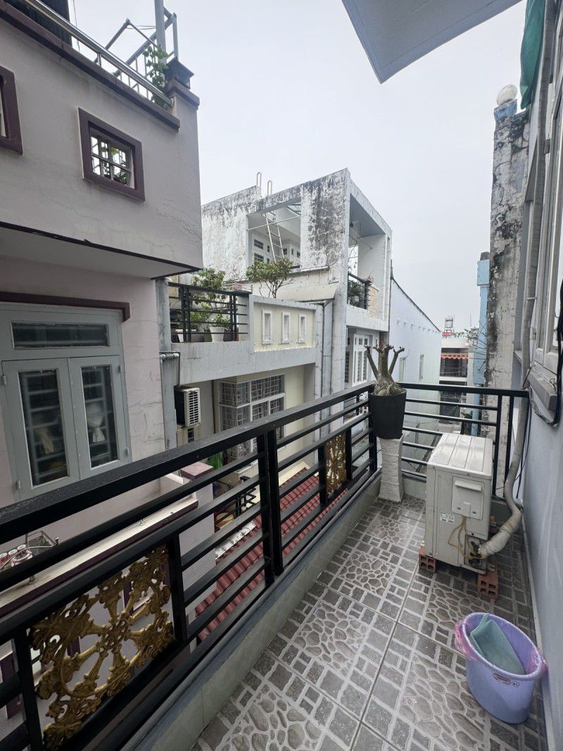 QUẬN 8 - NHÀ 3 TẦNG ĐẸP - TẶNG FULL NỘI THẤT - HẺM 3 GÁC SẠCH ĐẸP HIẾM  THẤY - GIÁ CHỈ 2.48 TỶ - Ảnh 3