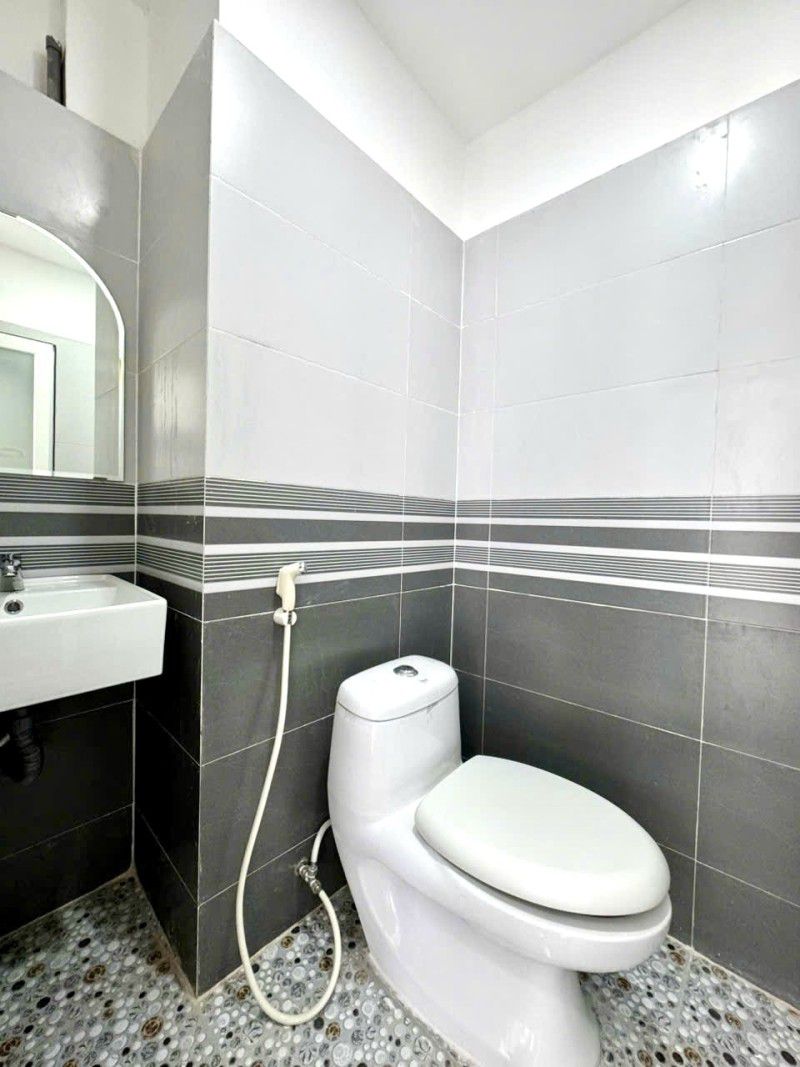 QUẬN 8 - NHÀ MỚI ĐẸP - CAO XUÂN DỤC - SÁT QUẬN 11, QUẬN 5 - CÁCH VÀI PHÚT QUA TRUNG TÂM GIÁ CHỈ - Ảnh 2