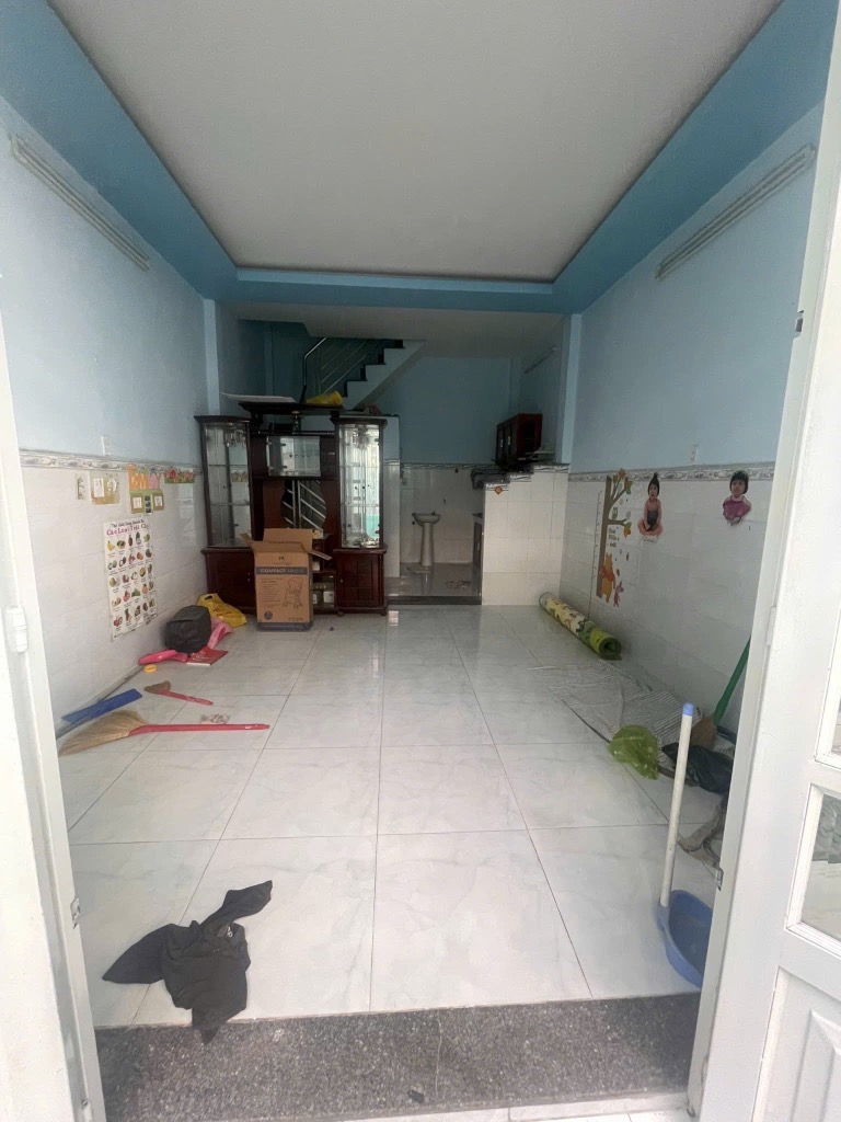 Bán nhà Lạc Long Quân, gần Âu Cơ, Tân Bình, 32m² - 4x8 - 2 tầng, chỉ hơn 3 tỷb - Ảnh 1