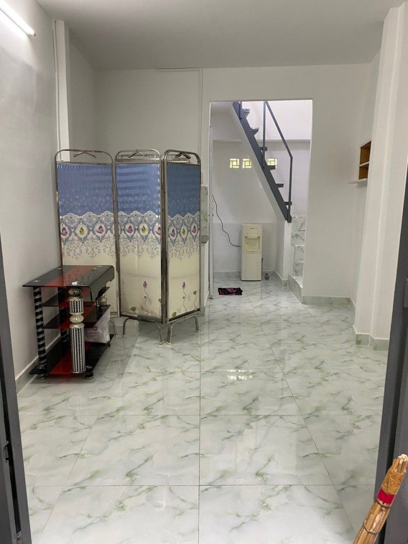 HÀNG HÓT QUẬN 11 - LẠC LONG QUÂN -  HẺM BA GÁC CÁCH XE HƠI 20M - 2 TẦNG ĐÚC BTCT - NỞ HẬU VUÔNG ĐẸP - Ảnh 1