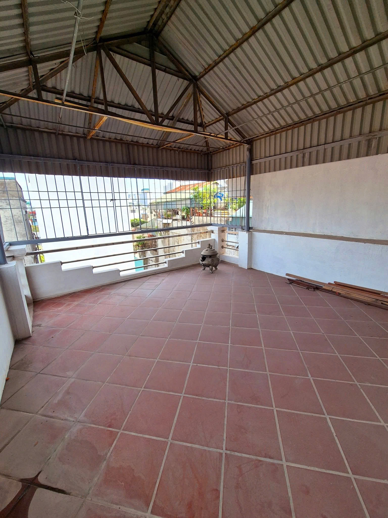 NHÀ ĐẸP - LÔ GÓC - MẶT TIỀN RỘNG Ô TÔ 5 TẠ - GẦN PHỐ - TẦM TIỀN DỄ CHỐT - Ảnh 3