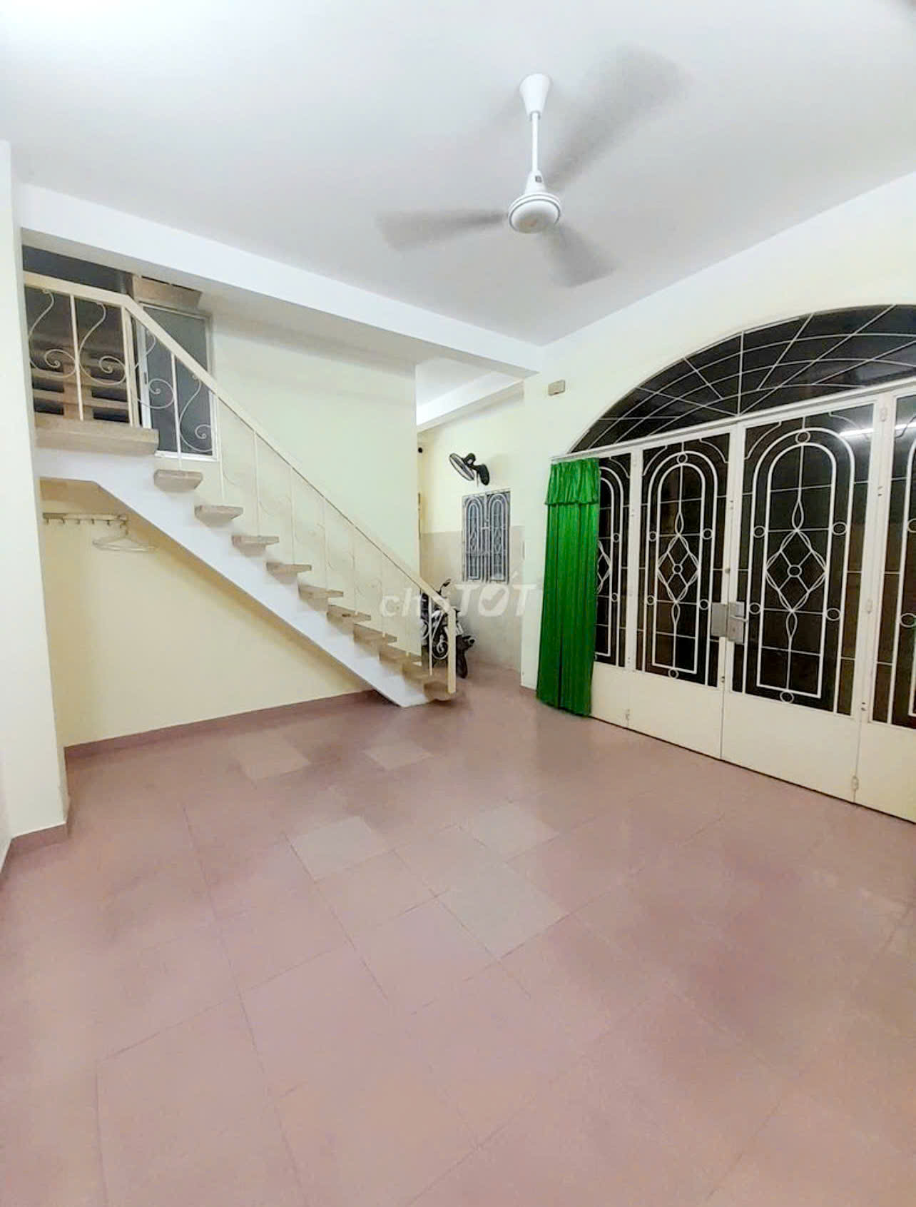 Chủ muốn bán nhà hẻm đường Đất Thánh, 2 tầng, 7.6x5m, 5.7 tỷ TL - Ảnh chính