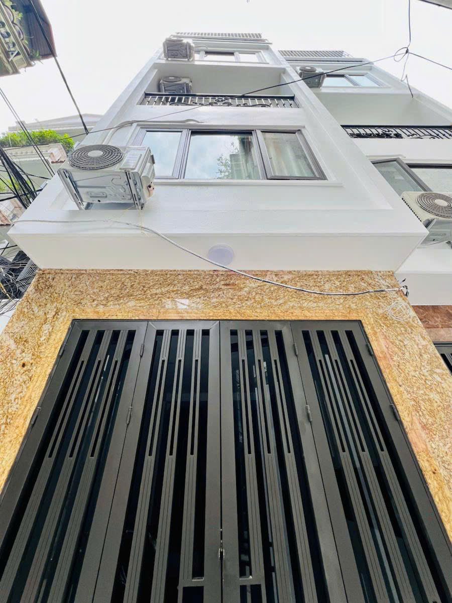 Bán nhà Hoàng Cầu - 33m x 6 tầng mới tinh Lô góc - Full nội thất giá 8 tỷ - Ảnh chính