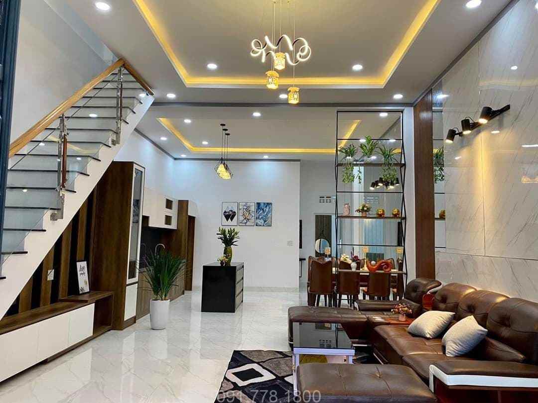 Bán nhà phân lô phố 8/3 ô tô đỗ cửa, 41m2 mặt tiền rộng, nhà đẹp giá 5,9 tỷ cực hiếm - Ảnh 1