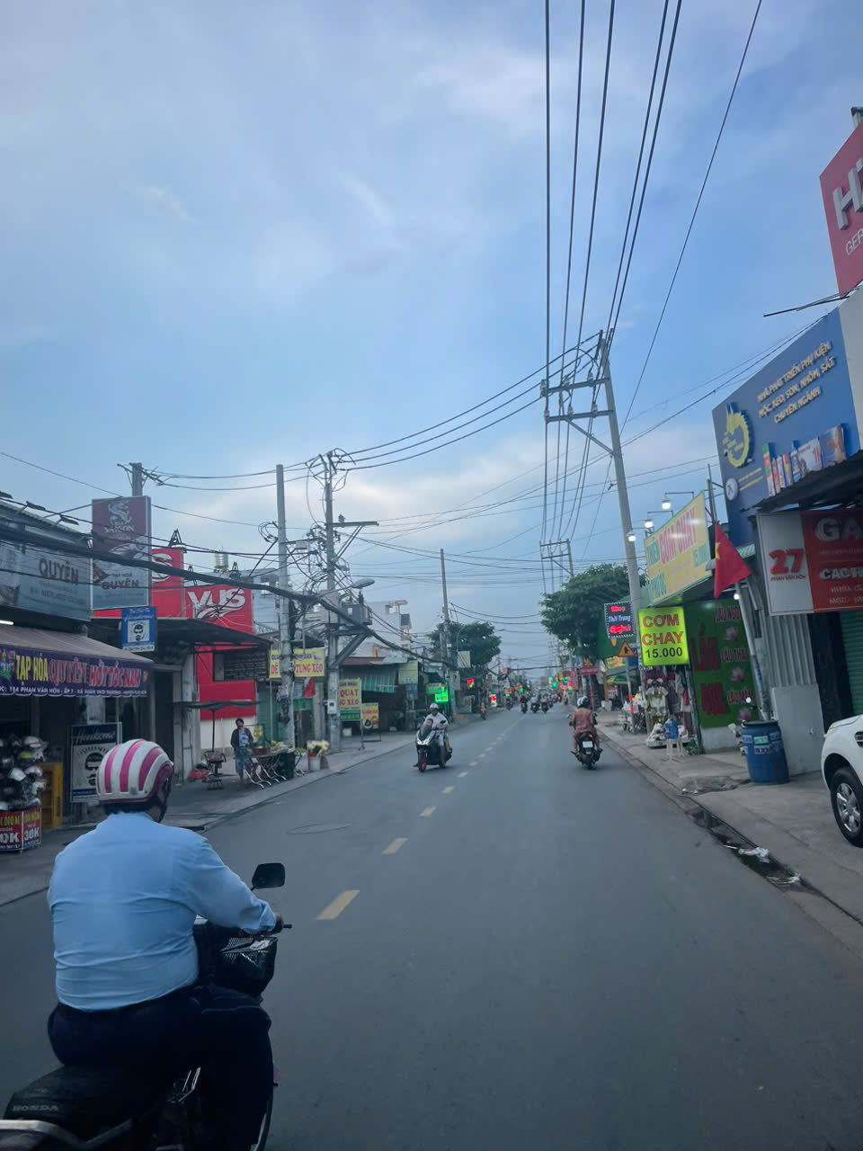 Bán nhà mặt tiền 15x40m giá 25 tỷ Đường Phan Văn Hơn - Ảnh chính