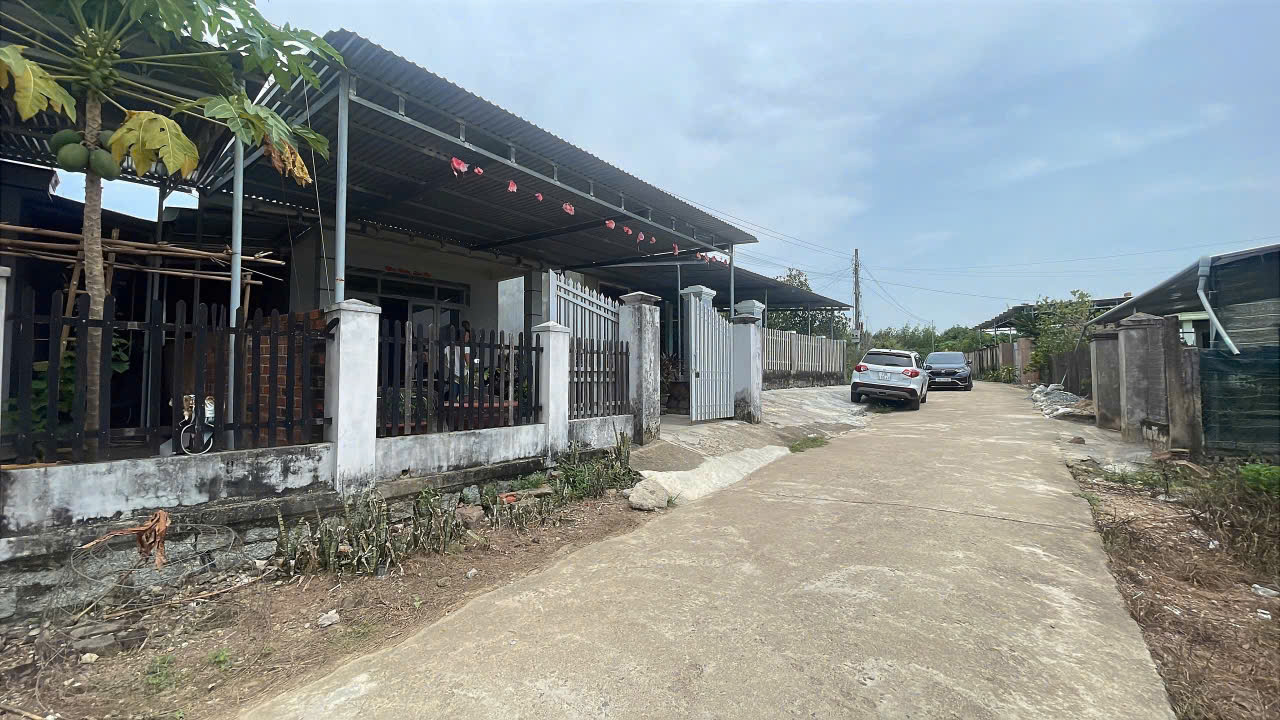 Nhà Diên Khánh giá thơm - hàng chủ ngộp <br>Diện tích : 330m2 <br>chỉ với : 880.000.000 VNĐ vào - Ảnh 1