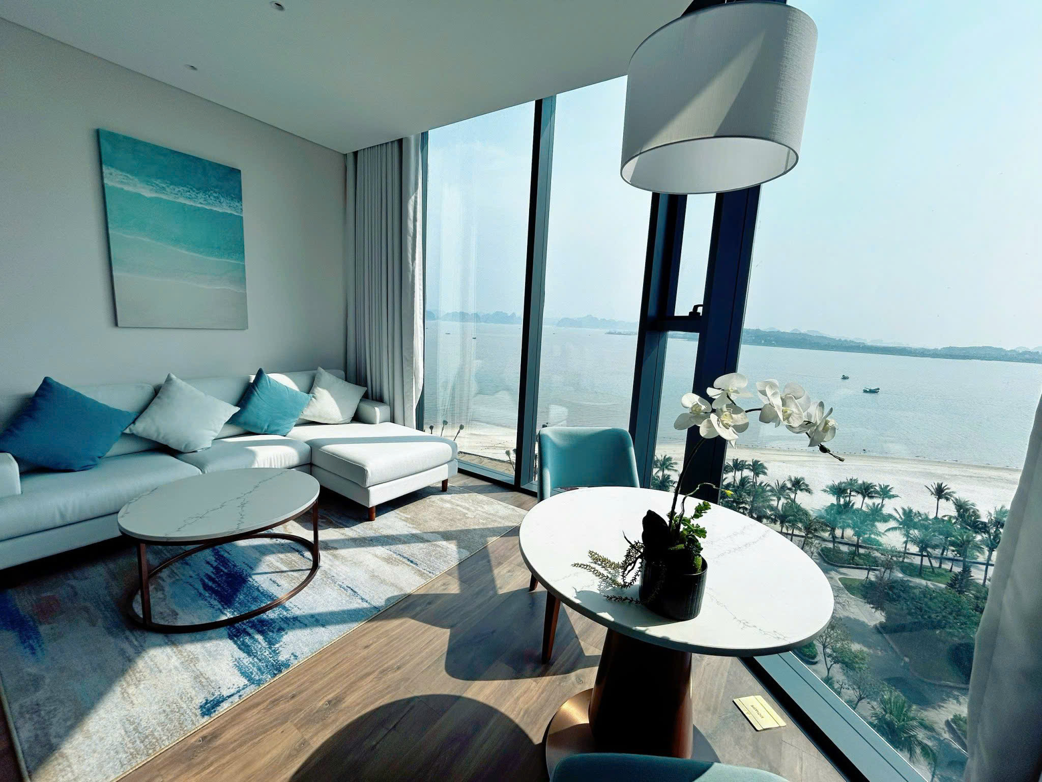 Chưa đến 2 tỷ căn hộ ven biển - sở hữu lâu dài - tầm view di sản vịnh Hạ Long - Ảnh chính