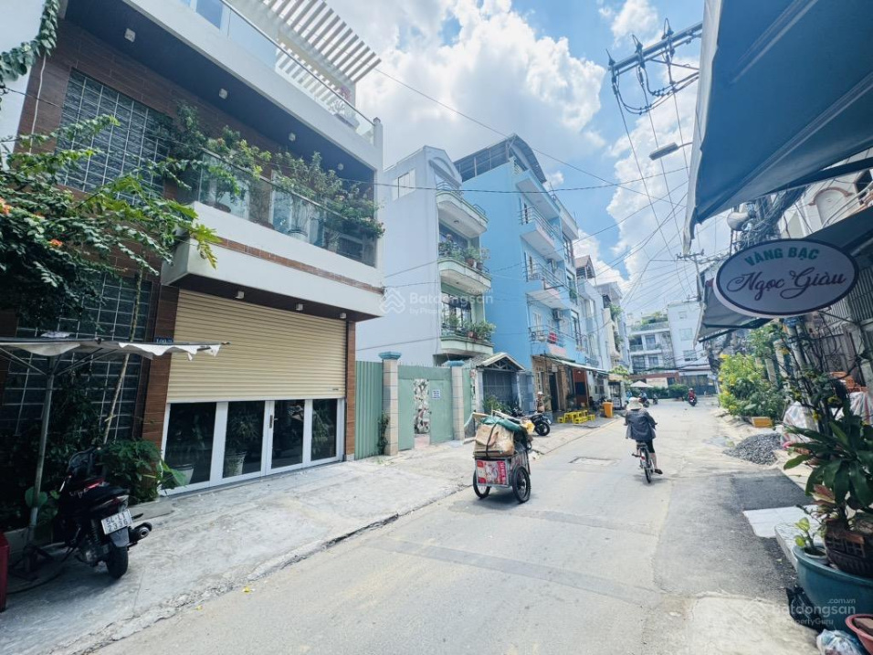 6x15 vuông vức ngay Cầu Nguyễn Văn Cừ, 2 mặt tiền 12m không lộ giới, xây dựng cao tầng - nhỉnh 17T - Ảnh 1