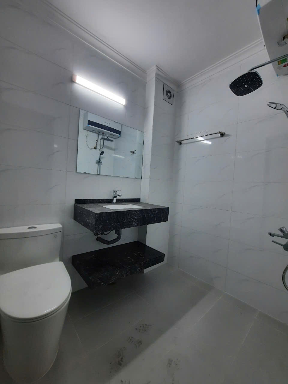 bán nhà mặt phố khương trung thanh xuân 20ty500tr DT42m2 ,4 tầng LH 036.214.6202 - Ảnh 2