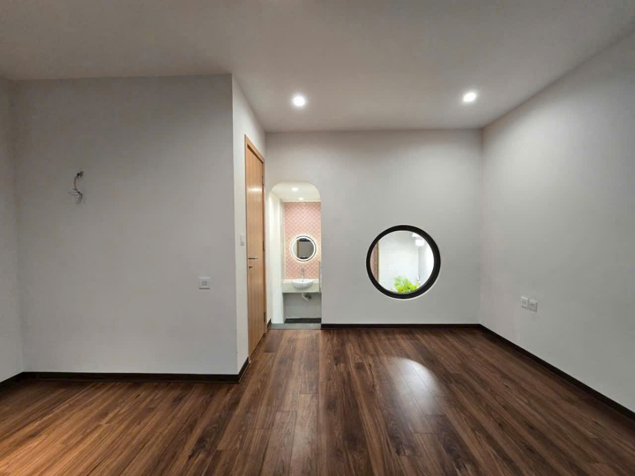 Bán nhà phố Trạm Long Biên ngõ ô tô Dt 34m 6 Tầng Mt 5m Giá 8.6 tỷ - Ảnh 2